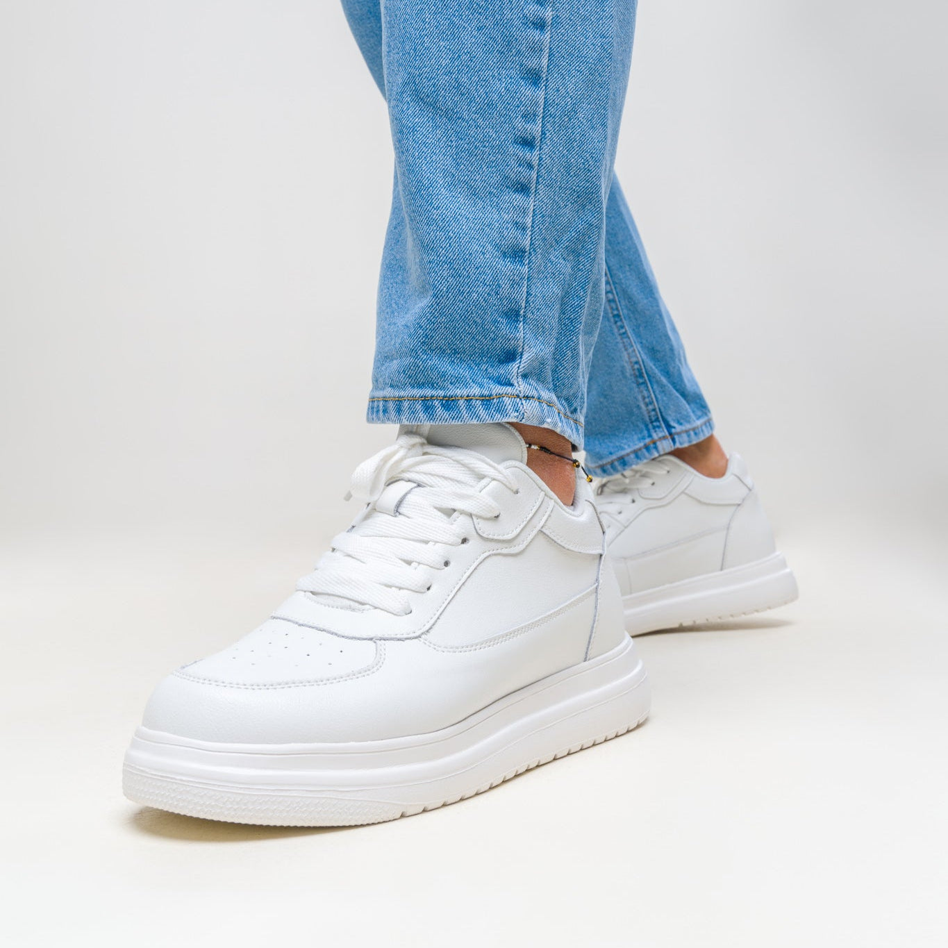 WHITE CASUAL |+8 CM OKAMŽITĚ, ZARUČENÉ POHODLÍ